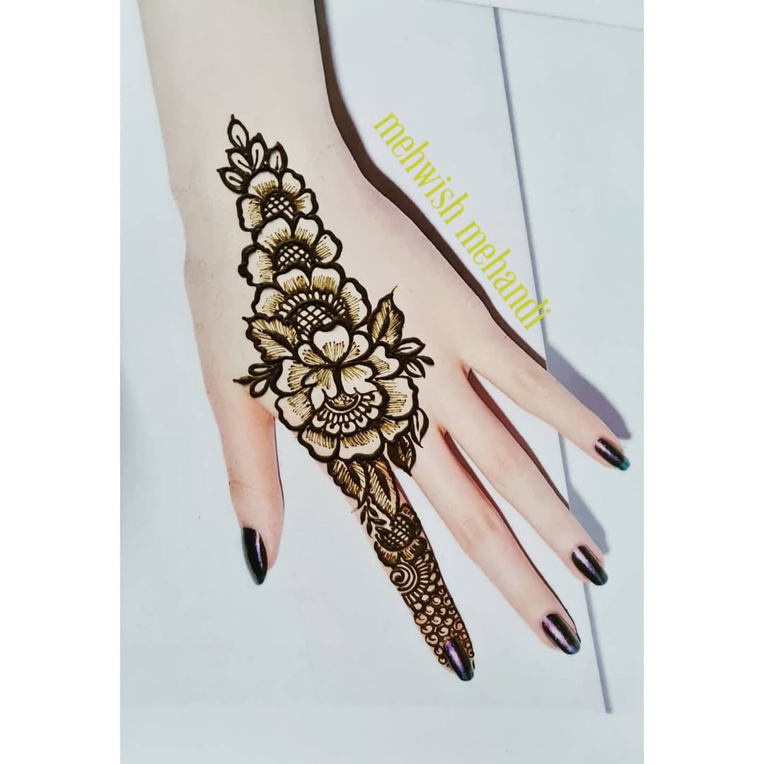 Henna patterned hands